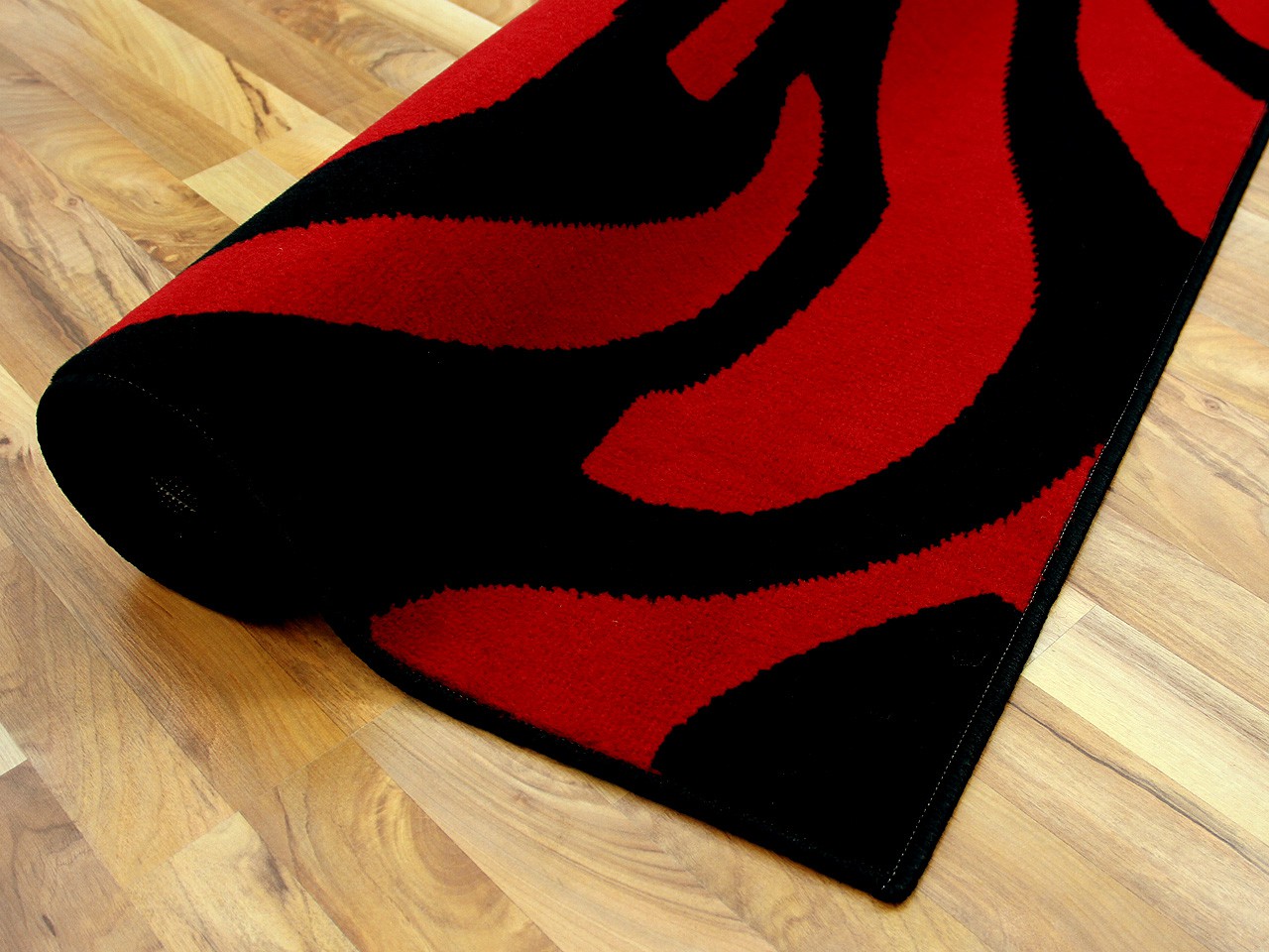 Teppich Trendline Schwarz Rot Rose 4 Größen Teppiche Teppich Trendline Schwarz Rot Rose 4 Größen Teppiche