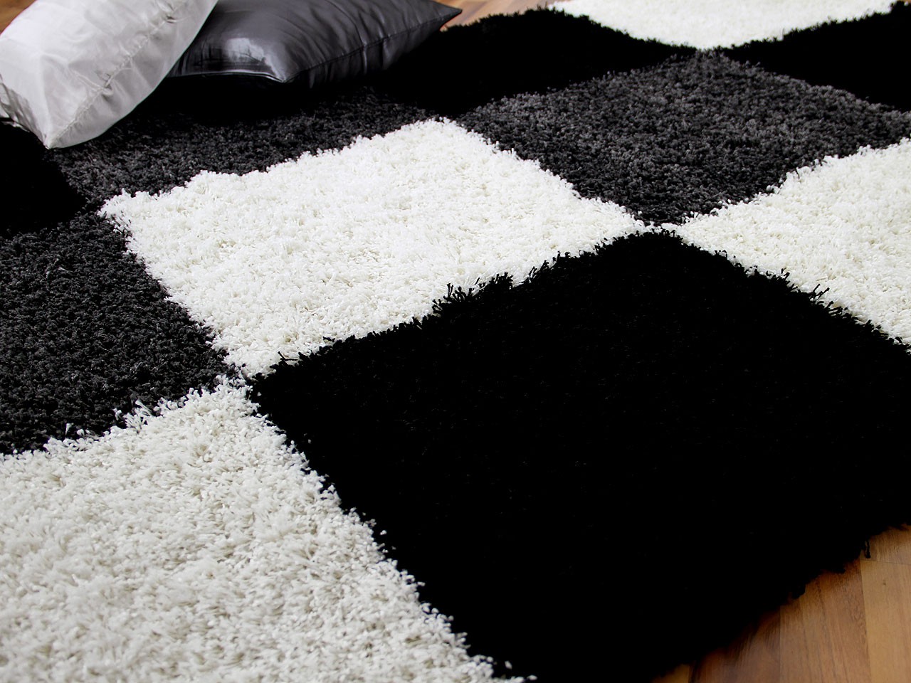 Hochflor Shaggy Designerteppich Lounge Schwarz Weiß Karo Hochflor Shaggy Designerteppich Lounge Schwarz Weiß Karo